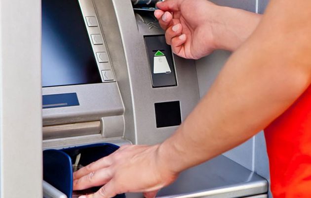 Κορωνοϊός: Ποιες συναλλαγές «κόβονται» από τις τράπεζες