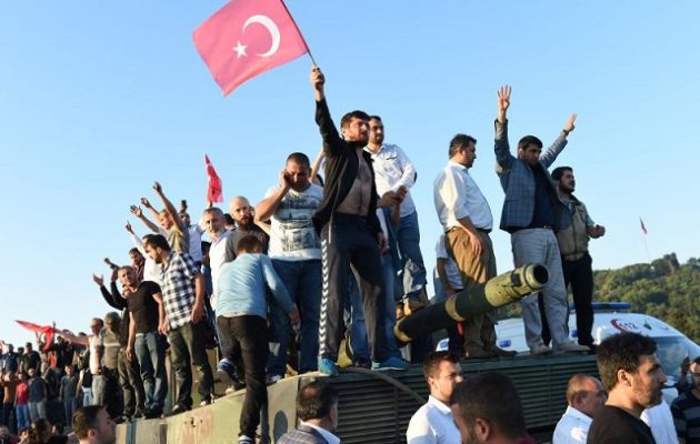 Πρωτοφανές κύμα τρομοκρατίας στην Τουρκία – Όποιος διαφωνεί τον αναλαμβάνει ο όχλος!
