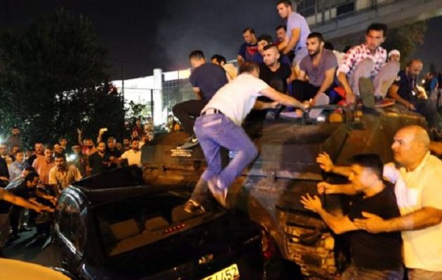 “Οδηγούν την Τουρκία σε εμφύλιο” γράφει η Yeni Safak, η εφημερίδα του Ερντογάν