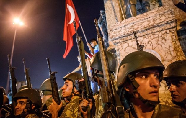 Συνωμοσία για νέο πραξικόπημα στην Τουρκία “ανακάλυψε” η ερντογανική Yeni Safak