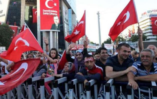 Χιλιάδες ισλαμιστές διαδηλώνουν στη Γερμανία για τον πολυχρονεμένο “σουλτάνο” τους