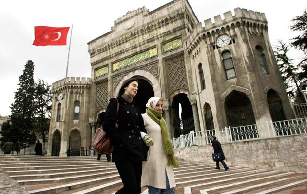 Ο Ερντογάν “φυλακίζει” στην Τουρκία τους δημοσίους υπαλλήλους