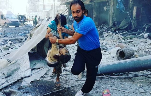 84 νεκροί -κυρίως γυναικόπαιδα- από τους βομβαρδισμούς της Αλ Κάιντα στο Χαλέπι