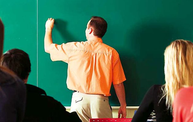 Άμεση πρόσληψη 1.000 αναπληρωτών καθηγητών στα σχολεία