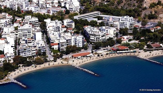 Βόλος: Έβαλε πρώτη αντί για όπισθεν και θα έπαιρνε κόσμο στο λαιμό του (φωτο)