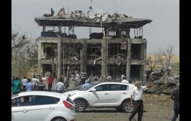 Οι Κούρδοι ανατίναξαν το κτίριο της Τροχαίας στο Ντιγιάρμπακιρ (βίντεο)