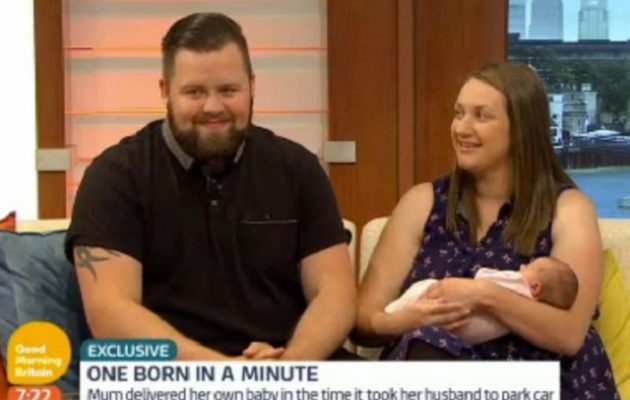 Γέννησε στην πόρτα του μαιευτηρίου! (βίντεο)