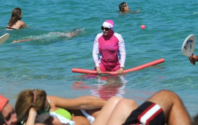 Σοσιαλιστής δήμαρχος απαγόρευσε το μπουρκίνι και σε πόλη της Κορσικής