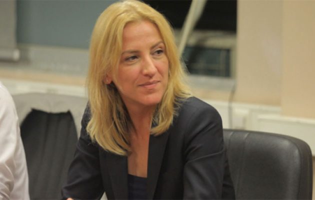 Η Δούρου πήρε το δίπλωμα του 77χρονου που σκόρπισε το θάνατο στην Αίγινα