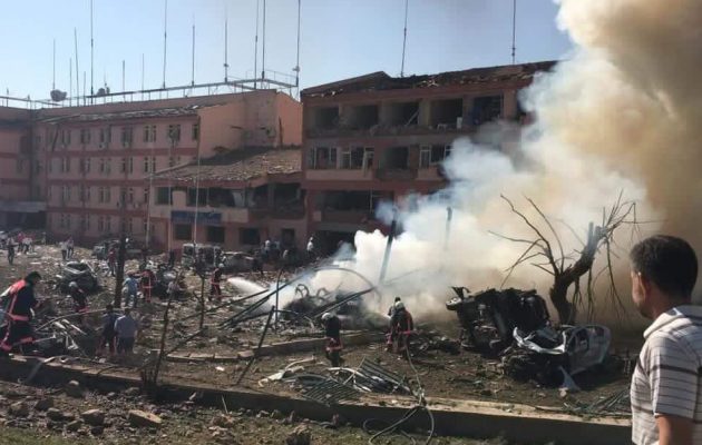 Νέο χτύπημα Κούρδων στην Τουρκία – Ανατίναξαν αστυνομικό τμήμα στο Ελαζίγκ (βίντεο)