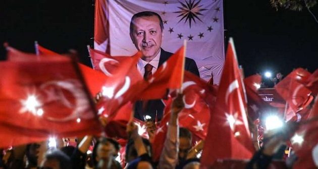 Ερντογάν για θανατική ποινή: «Εάν ο λαός τη θέλει, τα πολιτικά κόμματα θα ακολουθήσουν»