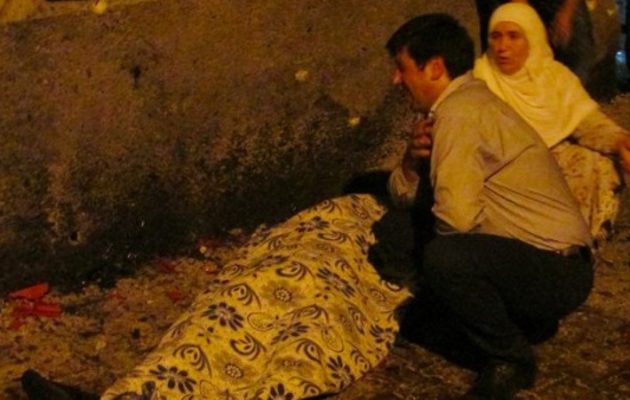 Να φορτώσει στο Ισλαμικό Κράτος τη νέα σφαγή Κούρδων προσπαθεί ο Ερντογάν