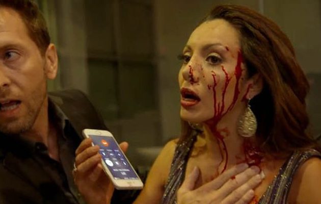 Σοκ σε ριάλτι: Της κάρφωσε στον αέρα γυαλί στο στήθος