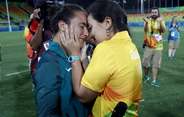 Ολυμπιακοί Αγώνες: Η Ισαντόρα έκανε πρόταση γάμου στην Ένια (φωτο)