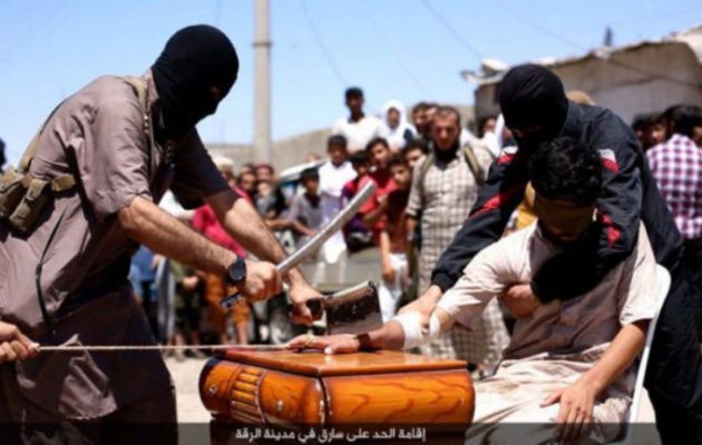 Το Ισλαμικό Κράτος έκοψε το δεξί χέρι “κλέφτη” στη Ράκα