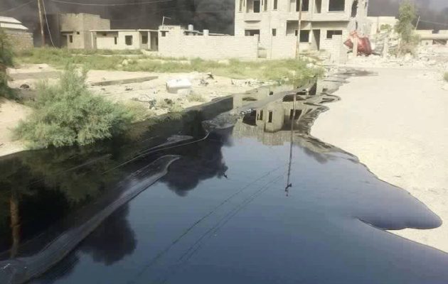 Σαμποτέρ του ISIS πλημμύρισαν ιρακινή πόλη με πετρέλαιο για να την κάψουν (φωτο)
