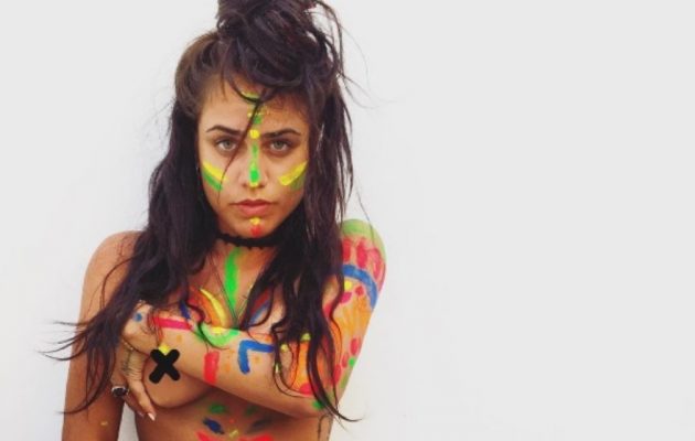 Κόνι Μεταξά: Η κόρη του Λευτέρη Πανταζή ποζάρει για… εγκεφαλικά στο Ιnstagram (φωτο)