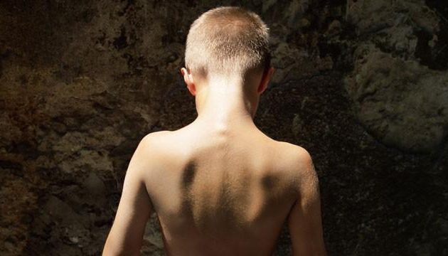 Σοκ στη Βρετανία: 11χρονος βίαζε και βιντεοσκοπούσε την 9χρονη αδελφή του