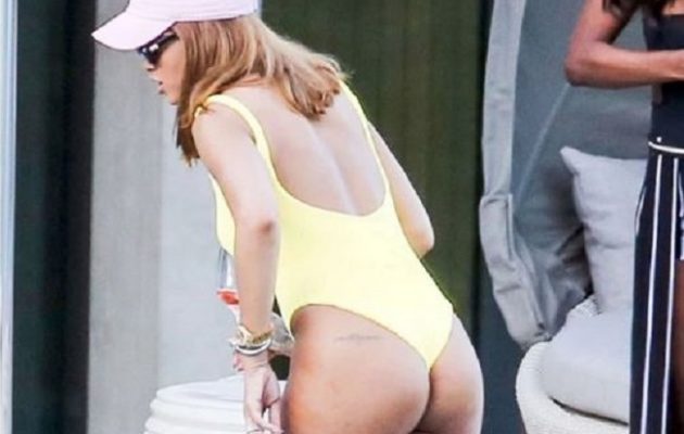 Ριάνα: Έκανε στρινγκ το μαγιό της όταν είδε ότι τη φωτογραφίζουν (φωτο)