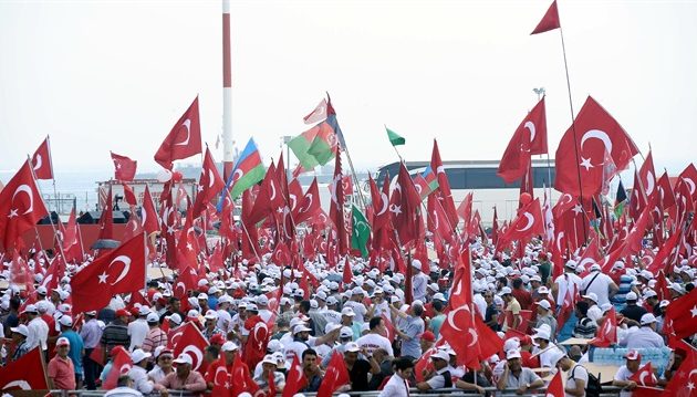 Τουρκία: Πλήθος κόσμου στο σόου του «Ράμπο» Ερντογάν (φωτο)