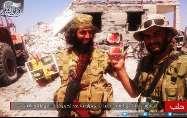 Τούρκοι τζιχαντιστές στη Συρία δείχνουν τους Κούρδους αντάρτες που σκότωσαν(;)