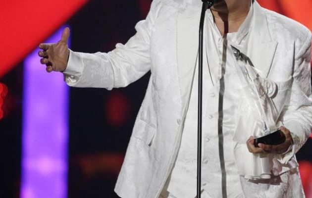 Γνωστός τραγουδιστής πέθανε ξαφνικά από ανακοπή (φωτο)