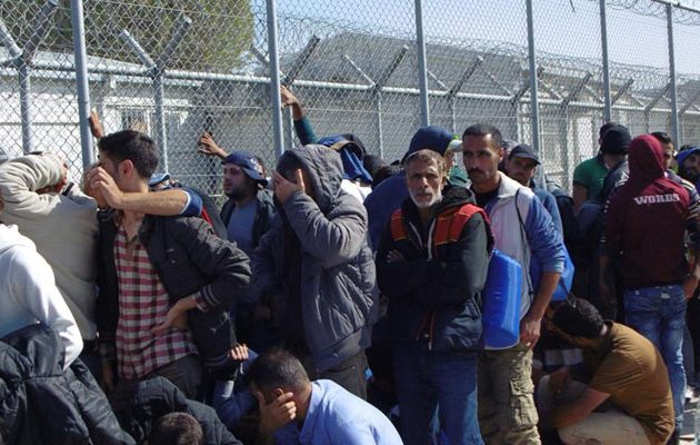 Δημοσκόπηση: Διχασμένοι οι Ευρωπαίοι στο προσφυγικό