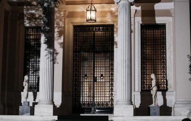 Κυβέρνηση: Ο Μητσοτάκης συνέχισε τις ανοησίες και  την εκπροσώπηση σκοτεινών συμφερόντων