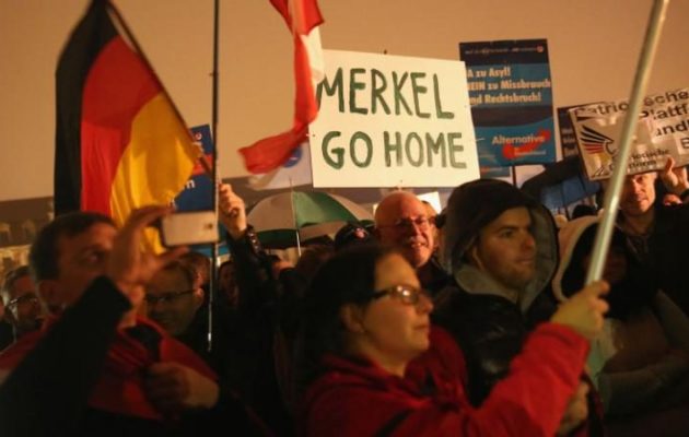 Η Μέρκελ κατάφερε να αναβιώσει τον ναζισμό – “Ανεβαίνει” συνεχώς το AfD