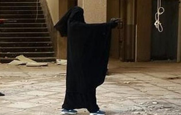Γυναίκα με μπούρκα σκότωσε πέντε τζιχαντιστές με σιγαστήρα στη Μοσούλη