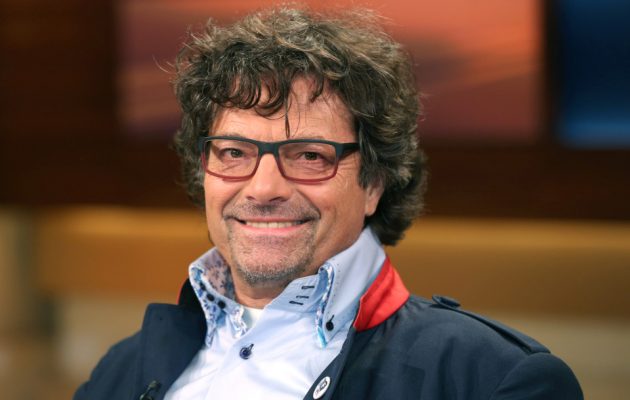 Γερμανός αριστερός βουλευτής έφερε μέσα σε βαλίτσα παιδί από την Αφρική (φωτο)