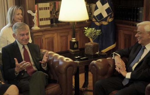 Μήνυμα κατά της λιτότητας από τον Μάικλ Δουκάκη – “Οι ομογενείς σας στηρίζουμε”