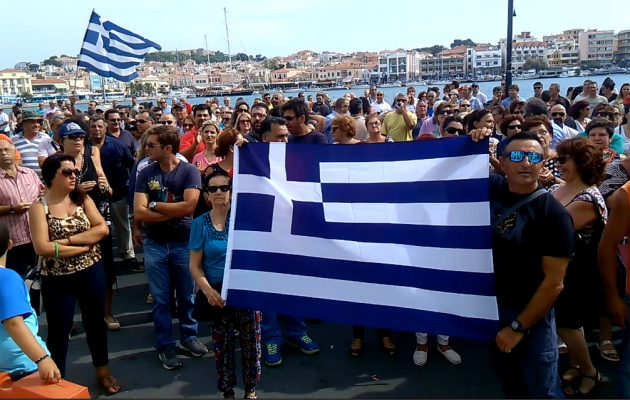 Χειρότερα επεισόδια με πρόσφυγες φοβάται στη Λέσβο ο δήμαρχος