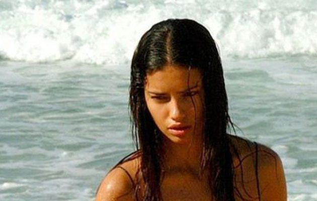 Hμίγυμνη σε αισθησιακές στάσεις η Αντριάνα Λίμα (φωτο)