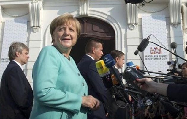 Μέρκελ – Μπρατισλάβα: “Η Ευρωπαϊκή Ένωση βρίσκεται σε κρίσιμη κατάσταση”