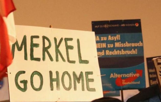 Η δυσαρέσκεια για το προσφυγικό στη Γερμανία “ανεβάζει” το AfD