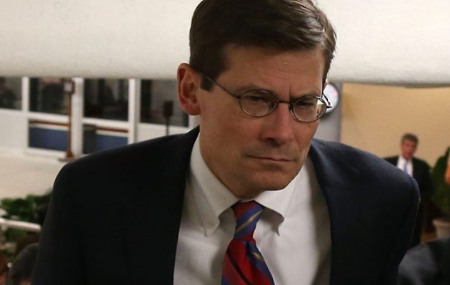 Πρώην διευθυντής CIA: Ακούσιος πράκτορας του Πούτιν ο Τραμπ