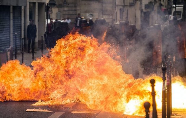 170.000 διαδηλωτές στο Παρίσι – 12 τραυματίες – Άγριες οδομαχίες