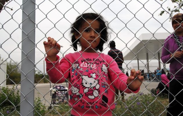 Γονείς απειλούν με κατάληψη για να μην πάνε προσφυγόπουλα στο σχολείο