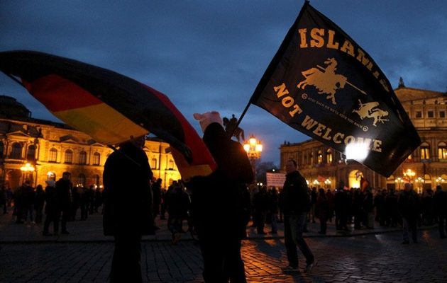 Ακροδεξιοί στη Γερμανία καλούν σε “αντίσταση” κατά των προσφύγων – Φουντώνει η βία
