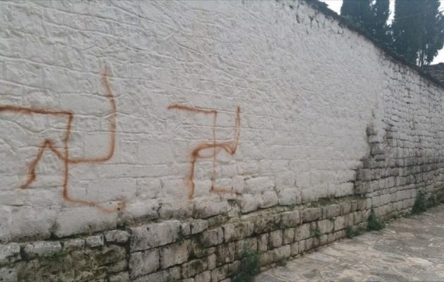 Νεοναζί βεβήλωσαν την εβραϊκή συναγωγή στα Ιωάννινα (βίντεο)