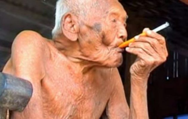 Είναι 146 ετών, καπνίζει και το μυστικό της μακροζωίας του είναι… απλό! – Διαβάστε