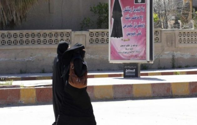 Το Ισλαμικό Κράτος μαστίγωσε έξι γυναίκες επειδή ήταν “απρεπώς” ντυμένες
