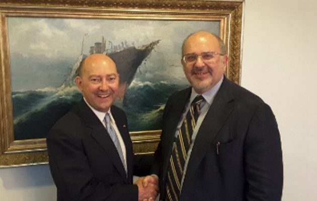 Ο Αμερικανός ναύαρχος ε.α. Τζέιμς Σταυρίδης στο υπουργείο Εξωτερικών