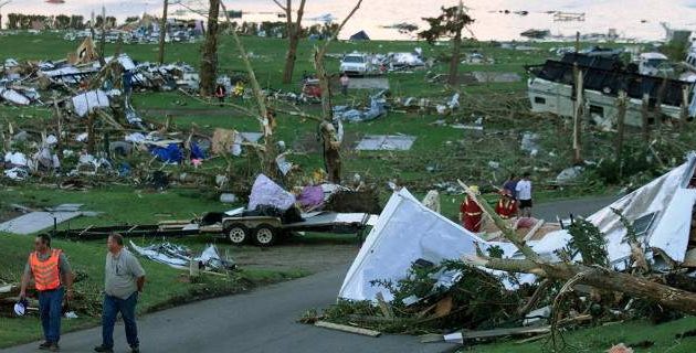 Ο τυφώνας Μάθιου σκότωσε 842 ανθρώπους και συνεχίζει να απειλεί ζωές και περιουσίες