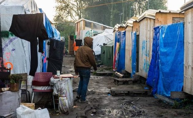 Γαλλία: Αδειάζει η παραγκούπολη των προσφύγων στο Καλαί