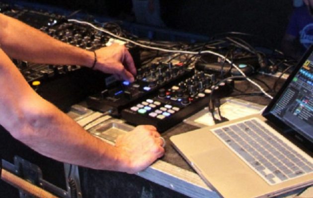 Σοκ! Νεκρός πασίγνωστος Έλληνας DJ σε τροχαίο (φωτο)