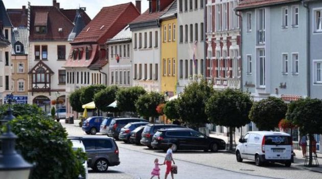 Απάνθρωπο: Γερμανοί ενθάρρυναν μετανάστη να αυτοκτονήσει και αυτός πήδηξε στο κενό