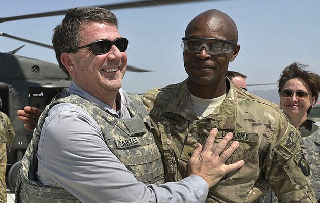 Αμερικανός στρατηγός… αγαπούσε τα στριπτίζ και πλήρωνε με υπηρεσιακή κάρτα