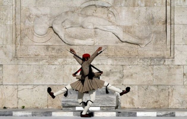 Άγνωστος Στρατιώτης: Ψηφίστηκε με 159 «υπέρ» η τροπολογία για το Μνημείο